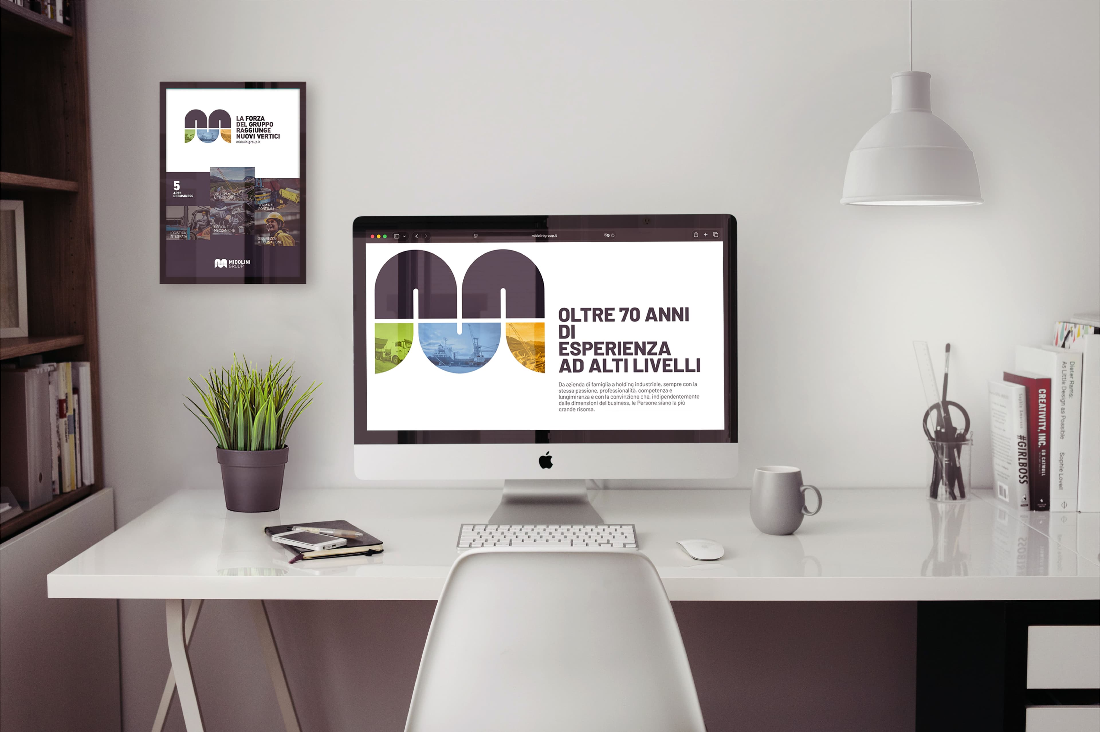 Postazione di lavoro moderna con il sito web aziendale visualizzato sullo schermo. Postazione di lavoro moderna con il sito web aziendale visualizzato sullo schermo.